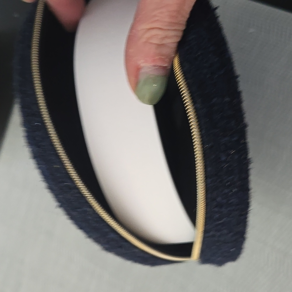 CHANEL Beauté Midnight Black Round Bag - Picture 5 of 5